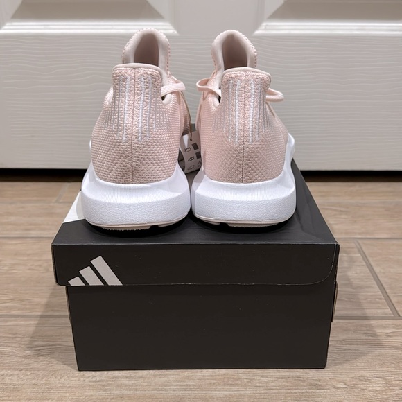 Adidas Women Swift Run 1.0 Shoes (Size: 9) - Picture 4 of 5